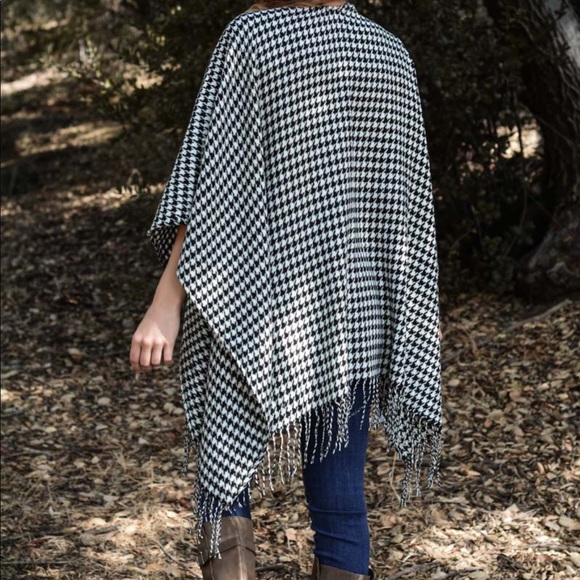 Houndstooth Ruana - Picture 4 of 6
